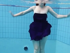 Juicy Pussy Lenka Swimming
