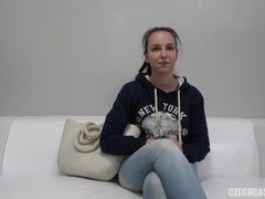 Brunette brune, Tchèque, Timide