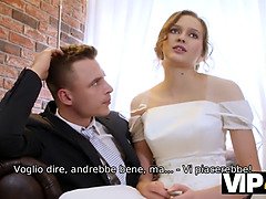 La coppia sposata decide di vendere la figa della sposa a buon prezzo - VIP4K reality porn