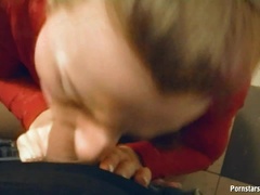 Blondine, Blasen, Aufs gesicht abspritzen, Brille, Handjob, Pov, Öffentlich, Realität