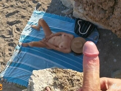Leie, Strand, Grosse titten, Wichsen, Masturbation, Milf, Nackt, Öffentlich