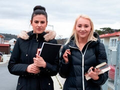 In den arsch, Tussi, Blondine, Blasen, Frau frau mann, Handjob, Strümpfe, Jungendliche (18+)