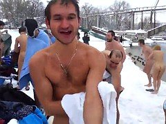 Любители, Одетые девушки голые парни, Эксгибиционист, Группа, На публике, Тощие