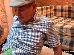 Europäisch, Aufs gesicht abspritzen, Hd, Reife frau in den arsch, Mann mann frau, Mutti, Dürr, Flotter dreier