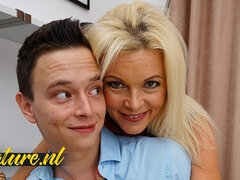 Hondjeshouding, Sperma in gezicht, Hd, Moeder die ik wil neuken, Stiefmoeder, Taboe, Tieten likken, Vrouw