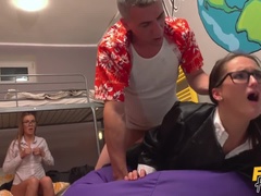 Kont, Sperma in gezicht, 1 man 2 vrouwen, Vingeren, Likken, Buiten, Gezichtspunt, Kut duiken