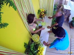 Бикини, Брюнетки, Дилдо, Пальцем, На публике, Киски, Игрушки