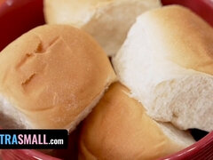 18 años, Mamada, Corrida, Sexo duro, Lamidas, Pequeña, Pov, Apretado