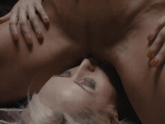 Grote mammen, Blond, Bruinharig, Lesbisch, Likken, Moeder die ik wil neuken, Kut duiken, Tieten likken