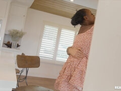 Dark-skinned slut Elsie gets eaten out and fucked by tattooed stud