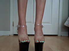 Toetlly Devine Footjob