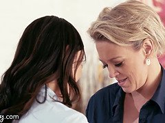 指いじり, Hd, キス, レズビアン, 熟年, 淫乱熟女, 母