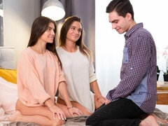 Grosser arsch, Grosser schwanz, Blasen, Freund, Natürlichen titten, Jungendliche (18+), Flotter dreier, Titten