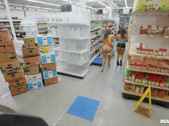 お尻, デカ尻, デカパイ, 茶髪の, ハードコア, 淫乱熟女, 公共, 三人