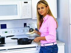 Enthousiasteling, Grote lul, Blond, Lul, Hondjeshouding, Keuken, Moeder die ik wil neuken, Oud