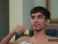 Mooi, Daddy, Hd, Natuurlijke tieten, Kut duiken, Geschoren, Vreemd, Nat