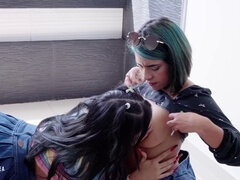 Braunhaarige, Handjob, Latina, Lecken, Orgasmus, Muschi