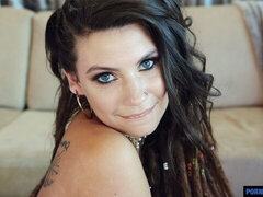 Kont, Grote mammen, Pijpbeurt, Handbeurt, Masturbatie, Moeder die ik wil neuken, Tatoeage, Tieten likken