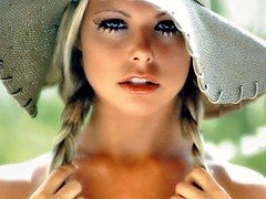 Prominente, Handjob, Titten