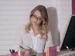 Большой член, Блондинки, Минет, Сперма на лице, Очки, Волосатые, Натуральные сиськи, Чулки