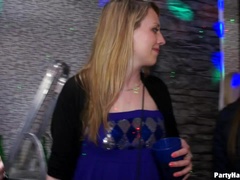 Enthousiasteling, Grote lul, Naakte man aangeklede vrouw, Aangekleed, Dansen, Vrouw, Kousen, Zuigen