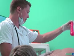 Любители, Анальный секс, Смазливые, Доктор, Две девушки, Медсестра, Молоденькие, Униформа