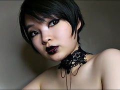 Asiatique, Cocu, Fétiche, Gothique, Nénés, Toilettes