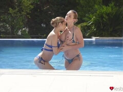 Culo, Lamidas, Al aire libre, Piscina, Coño, Tatuaje, Tetas, Mojado