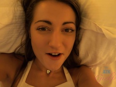 Amateur, Morena, Semen en la boca, Penetracion con dedos, Novia, Besar, Pov, Chorro