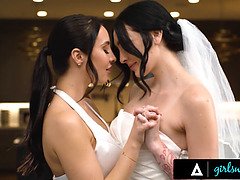 Stellung 69, Grosse titten, Gesichtssitzen, Fingern, Lesbisch, Lecken, Muschi, Hochzeit