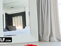 黒人, エロ熟女, 手コキする, 人妻の, なめる, 淫乱熟女, オマンコ, 叫ぶ