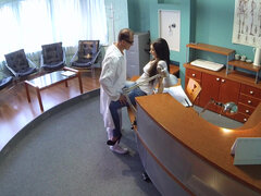 素人, フェラチオ, 医者, 指いじり, オフィス, オマンコ, 締まりの良い, ヴァージン