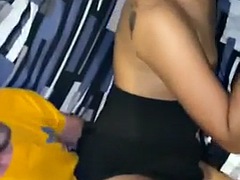 Leie, Asiatisch, Tussi, Blasen, Schlampe, Ablutschen, Tätowierung, Titten