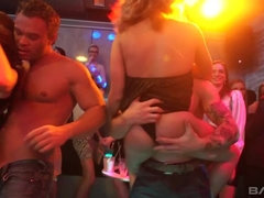 Rubia, Morena, Club, Grupo, Interracial, Lencería, Juguetes, Mojado