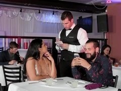 Salle de bains, Gros cul, Gros seins, Brunette brune, Tromperie, Tir de sperme, Hd, Fille latino