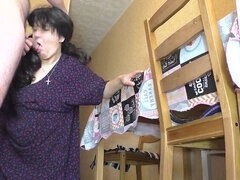 Leie, In den arsch, Grosser arsch, Grosse titten, Blasen, Reif, Milf, Mutti