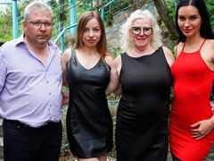 Blasen, Aufs gesicht abspritzen, Flotter vierer, Oma, Hardcore, Im freien, Pov, Öffentlich