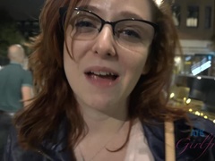 Sucer une bite, Petite amie, Lunettes, Léchez, Piercing, Mamelons bombés, Chatte, Nénés