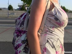 Blond, Pissen, Openbaar, Alleen