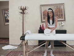Grosse titten, Blasen, Braunhaarige, Hundestellung, Aufs gesicht abspritzen, Hd, Massage, Reiten
