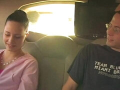 18 jaar, Enthousiasteling, Grote kont, Vingeren, Handbeurt, Masturbatie, Tiener, Tieten likken