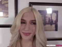 18 jahre, Vorstellungsgespräch, Hinterzimmer, Blondine, Blasen, Besamung, Handjob, Nippel