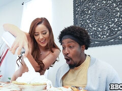 Grosse bite, Éjaculation interne, En levrette, Interracial, Seins naturels, Chatte, Rousse roux, Nénés