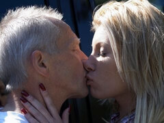 フェラチオ, 車, 手コキする, キス, なめる, アウトドア, 剃毛, ティーン