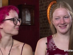Skater Girl und Metal Girl haben Spaï mit Toys - 720P amateur lesbian sex