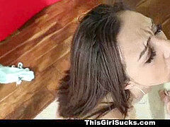 Chambre à dormir, Sucer une bite, Brunette brune, Tir de sperme, Faciale, Branlette thaïlandaise, Maigrichonne