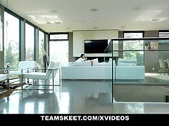 デカパイ, ディルド, 指いじり, Hd, キス, 淫乱熟女, ペニスバンド, ティーン