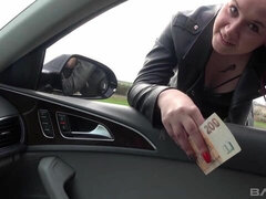 Grote lul, Pijpbeurt, Auto, Likken, Masturbatie, Geld, Roodharige vrouw, Slet