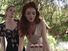 デカパイ, ブロンド, 指いじり, 毛深い, なめる, アウトドア, 赤毛, オッパイの