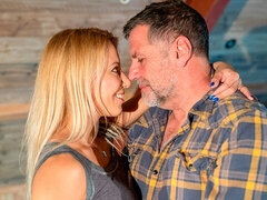 Grosse bite, Blonde, Sucer une bite, En levrette, Culottes ou slips, Chaussettes, Adolescente